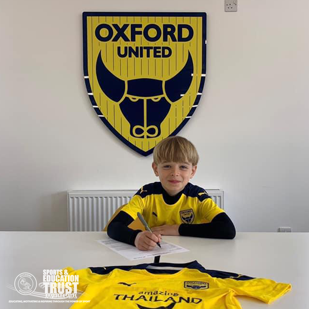 U8s SUPERSTAR TAYLOR SIGNS FOR OXFORD